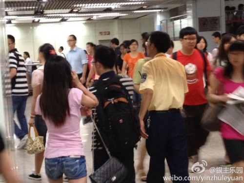 7月22日早上，上海地鐵6號線浦電路站，一男一女發(fā)生激烈口角，女子“指證”男子系“色狼”。