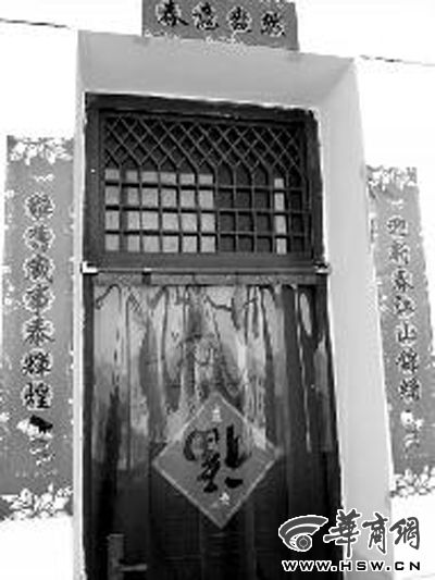 昨日中午，張某辦公室大門緊閉。