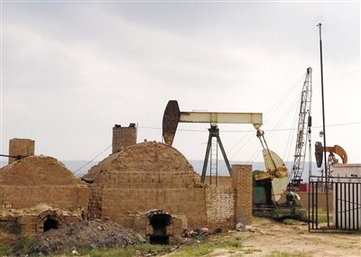 正在作業(yè)的揭蓋井，位于定邊縣紅柳溝鎮(zhèn)紅柳溝村。