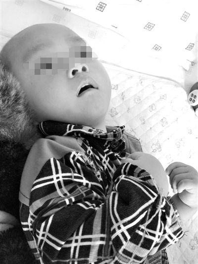 9月10日，陳揚躺在醫(yī)院的病床上，他的眼睛仍然沒有聚焦感。新京報記者 朱柳笛 攝