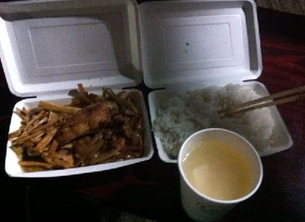 45元的盒飯,三菜一湯。