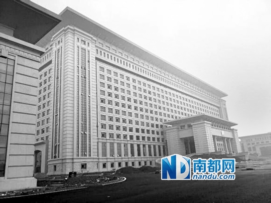 圖片顯示，湖南攸縣新建的發(fā)展中心樓群氣派，廣場龐大。 圖片來源：天涯論壇