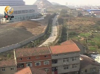 本應(yīng)沒(méi)有居民樓的區(qū)域，布滿密密麻麻的樓房