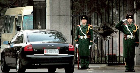 公車改革的經(jīng)濟(jì)賬 編輯制圖:《中國(guó)經(jīng)濟(jì)周刊》采制中心 公車改革的經(jīng)濟(jì)賬 編輯制圖:《中國(guó)經(jīng)濟(jì)周刊》采制中心