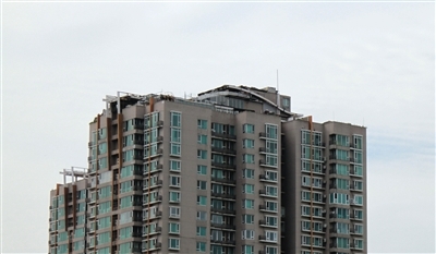 北京鬧市樓頂違建終夷平戶主笑稱(chēng)又花了300萬(wàn) 北京鬧市樓頂違建終夷平戶主笑稱(chēng)又花了300萬(wàn)