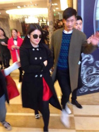 　婚禮現場現多位明星大腕助陣。