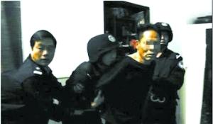 七旬畫工手繪膠版成假幣源頭 一周可印近億元 七旬畫工手繪膠版成假幣源頭 一周可印近億元