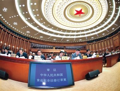 昨日，食品安全法修訂草案提交十二屆全國人大常委會第十四次會議進(jìn)行三審。 新華社記者 李濤 攝
