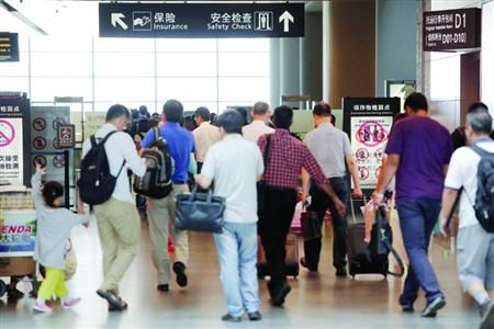 近期乘飛機(jī)應(yīng)留足更多的時(shí)間以免誤機(jī)。/晨報(bào)記者 殷立勤