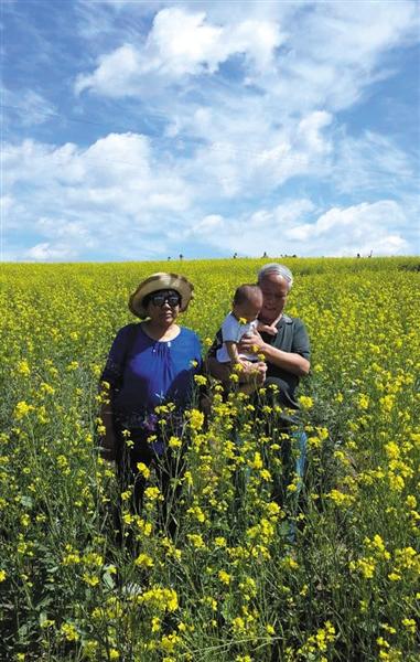 事故之前，老兩口的合影，李春同說，老兩口一輩子很少一起照相。家屬供圖