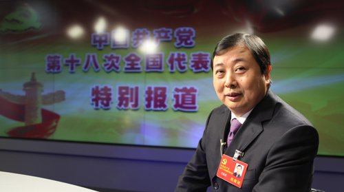 十八大代表，江蘇省江陰市華西村黨委書記、華西集團(tuán)董事長吳協(xié)恩