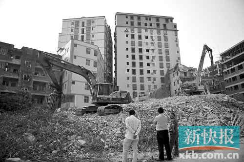 在無數(shù)次專項(xiàng)行動(dòng)和強(qiáng)拆風(fēng)暴的背后，是衍生出的各色潛規(guī)則。