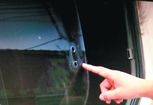 小偷“火攻”一夜盜竊車內(nèi)導(dǎo)航儀 停車場(chǎng)不管賠 小偷“火攻”一夜盜竊車內(nèi)導(dǎo)航儀 停車場(chǎng)不管賠