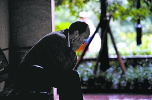 丹丹不能和爸爸進(jìn)行很好的溝通，爸爸傷透了腦筋。