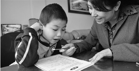 10歲絕癥男孩無法行走 八位老師輪流上門送課 10歲絕癥男孩無法行走 八位老師輪流上門送課