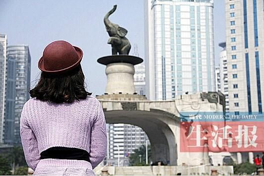 “背影女神” 她會為誰轉(zhuǎn)身 “背影女神” 她會為誰轉(zhuǎn)身