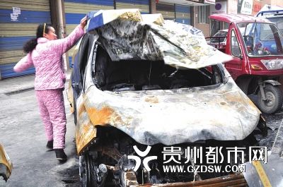 才跑8000公里的車被燒得不成樣子。