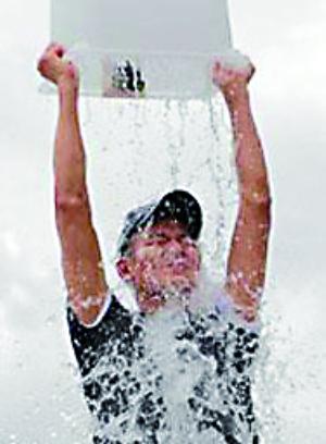 “冰桶挑戰(zhàn)”風(fēng)靡全球 醫(yī)生提醒頸椎病患者慎行 “冰桶挑戰(zhàn)”風(fēng)靡全球 醫(yī)生提醒頸椎病患者慎行