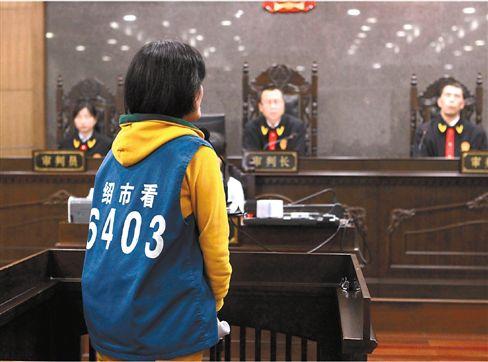 女商人欲殉情將百萬(wàn)現(xiàn)金丟湖里 殺死情人后自殺 女商人欲殉情將百萬(wàn)現(xiàn)金丟湖里 殺死情人后自殺