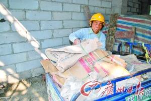 六旬收廢品老人癡迷英語 自學10年堪比大學生 六旬收廢品老人癡迷英語 自學10年堪比大學生