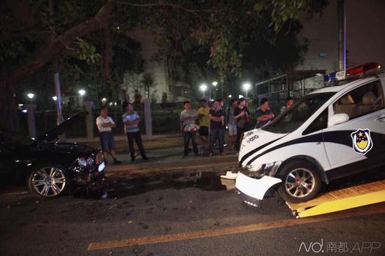 當(dāng)時賓利司機去筆架山爬山，車停在路邊，剛回來便發(fā)現(xiàn)車輛發(fā)生了事故。