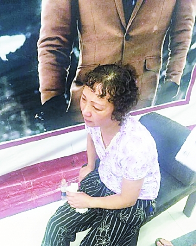 遇難女子家屬很悲傷。