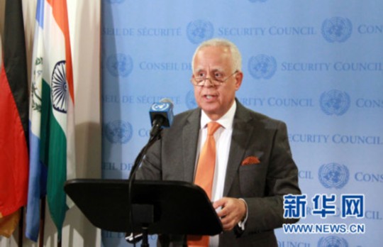 12月12日，在美國紐約聯(lián)合國總部，安理會本月輪值主席、摩洛哥常駐聯(lián)合國代表盧利什基向媒體宣讀聲明。聯(lián)合國安理會12日發(fā)表媒體聲明，對朝鮮發(fā)射衛(wèi)星的行為表示譴責(zé)。 新華社記者林瓊攝