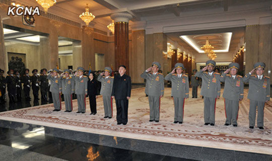 金正恩來到錦繡山太陽宮。圖片來源：朝中社