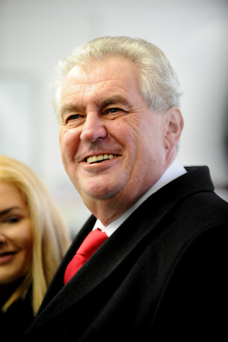 捷克總統(tǒng)直選末輪投票澤曼稱如當選不會見達賴