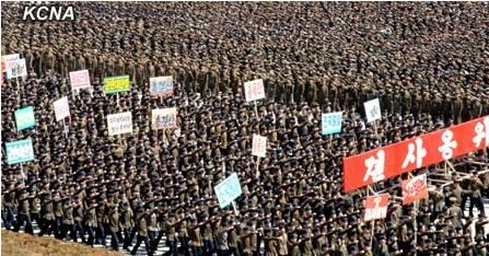 大會(huì)結(jié)束后，與會(huì)群眾舉行示威游行。