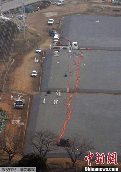 東京電力公司福島第一核電站一儲水池4月5日發(fā)生污水泄漏事故，維修人員自4月6日起，開始使用5臺水泵進行污水轉(zhuǎn)移作業(yè)，目前已成功轉(zhuǎn)移13000噸污水，但是仍有47噸發(fā)生了泄露。事故發(fā)生3天以來，泄漏污水總量約167噸。