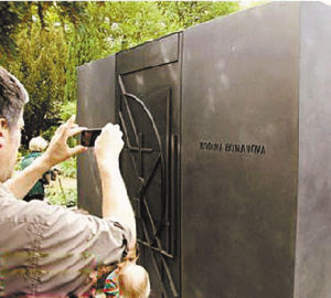 捷克旅行社推“腐敗游”，火了！