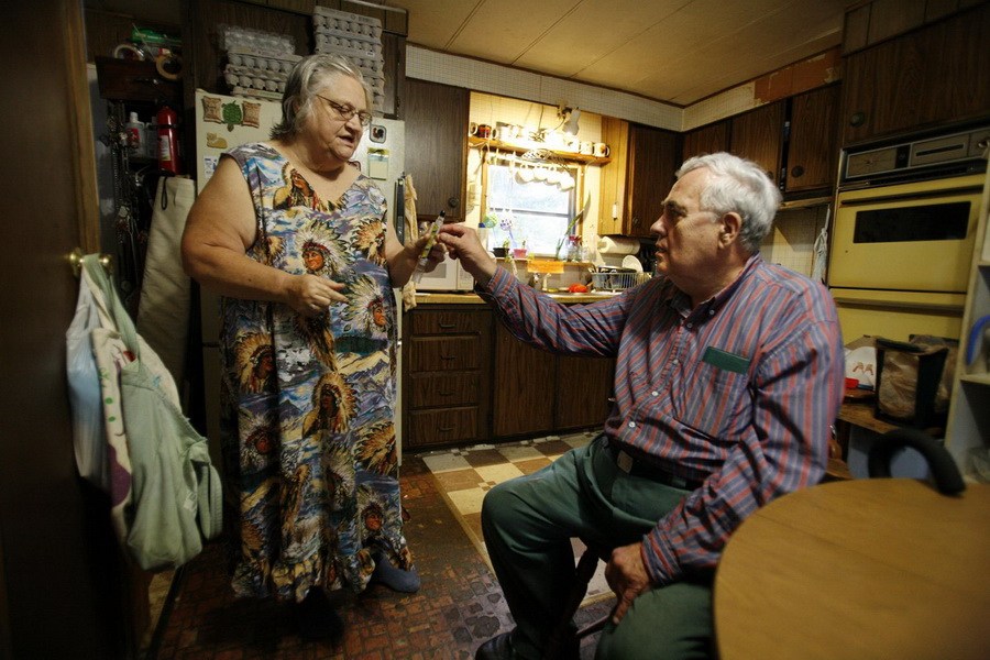9年前，里克在聽(tīng)說(shuō)奧德塞的生活陷入困境后又讓她回來(lái)和自己一起住。