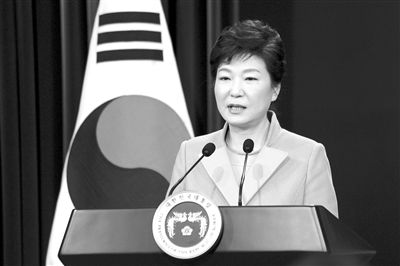 1月6日，韓國總統(tǒng)樸槿惠在首爾總統(tǒng)府青瓦臺舉行的新年記者會上發(fā)言。新華社發(fā)