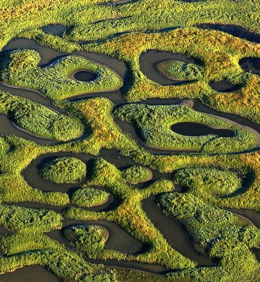 俄羅斯發(fā)現(xiàn)長(zhǎng)約80米巨坑 外界猜測(cè)系外星人所為 俄羅斯發(fā)現(xiàn)長(zhǎng)約80米巨坑 外界猜測(cè)系外星人所為