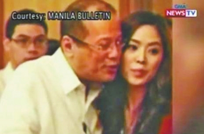 　2012年,阿基諾三世與比自己小23歲的韓裔女主播格雷斯·李在一起。