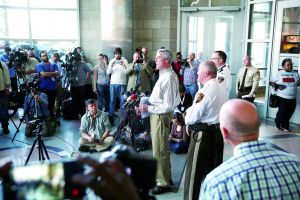 　圣路易斯縣檢方15日宣布，當(dāng)?shù)鼐揭炎カ@12日在弗格森市槍擊兩名執(zhí)勤警察的犯罪嫌疑人威廉斯。