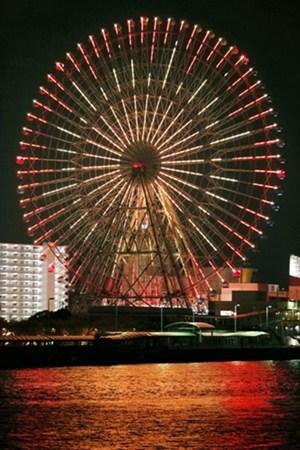 圖為該地晚上的夜景。