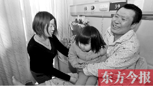 李剛患骨肉瘤急需手術(shù)，最放心不下的就是他的妻子、女兒