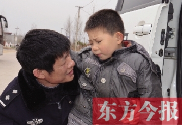 “雷鋒存折”儲(chǔ)蓄社會(huì)責(zé)任 支出人間大愛 “雷鋒存折”儲(chǔ)蓄社會(huì)責(zé)任 支出人間大愛