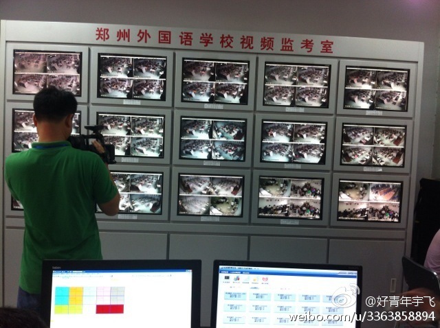 在鄭州外國語中學監(jiān)控室，映象網記者看到，各考點秩序井然。