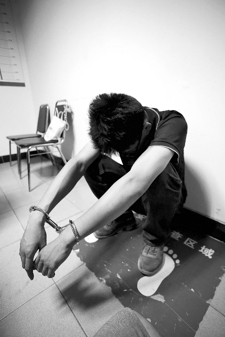 鄭州男子無(wú)照夜駕釀車(chē)禍 致2人死毀3個(gè)家庭 鄭州男子無(wú)照夜駕釀車(chē)禍 致2人死毀3個(gè)家庭