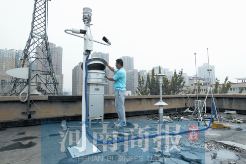 鄭州灰霾監(jiān)測站正在調(diào)試，預(yù)計(jì)9月將正式投入使用 記者 鄧萬里/攝