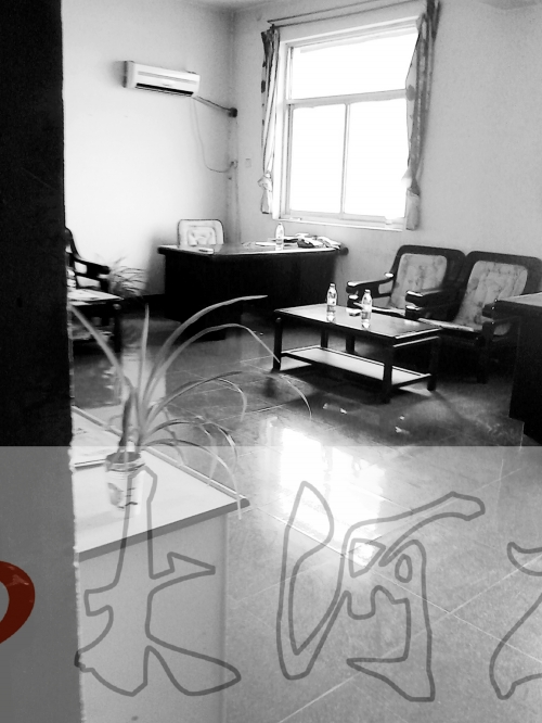 上班時間，這間辦公室內(nèi)卻空無一人。