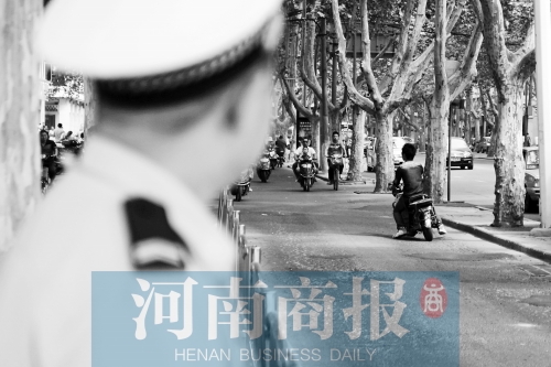 有警察，趕緊掉頭！