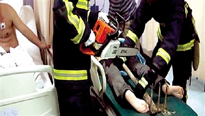 一陣痛，鐵耙柄插進(jìn)身體里