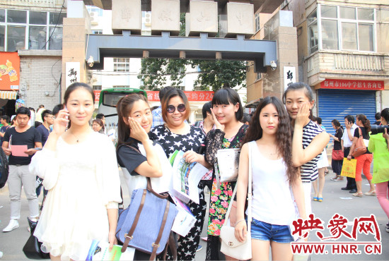 畢業(yè)和同學(xué)一起去旅行是不少考生的選擇。