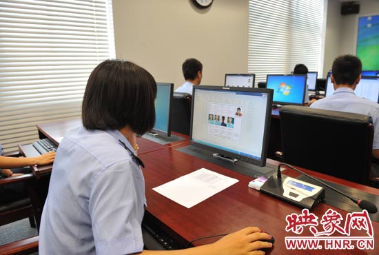 省招辦正在對考生身份驗證記錄進行復核 省招辦正在對考生身份驗證記錄進行復核