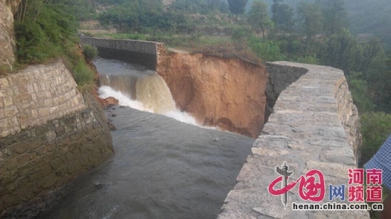 紅旗渠決口處 圖片來源:中國(guó)網(wǎng)河南頻道 紅旗渠決口處 圖片來源:中國(guó)網(wǎng)河南頻道