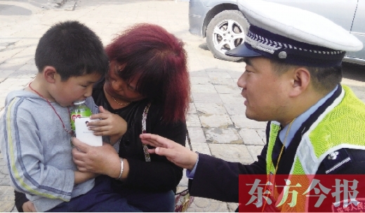 昨日，5歲的男孩獲救后，向民警講述被拐經(jīng)過(guò)。